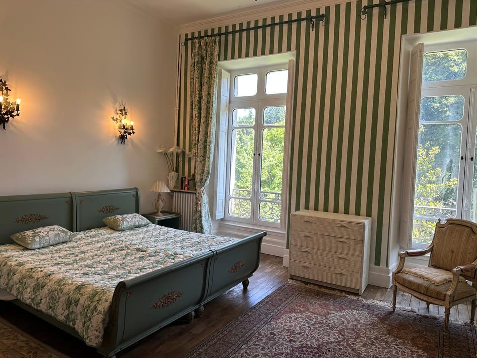 Château Mesdames Bed and Breakfast in Occitanie