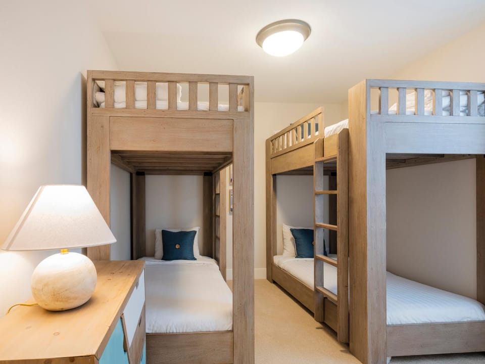 Bed, Bedroom, bunk bed