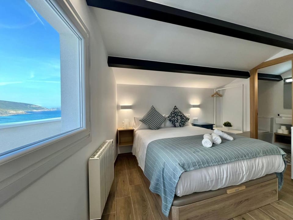 Photo of the whole room, Sea view