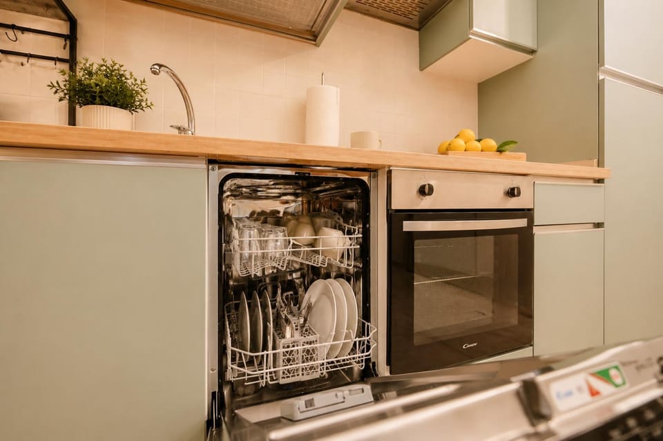 Kitchen or kitchenette, Living room, dishwasher, oven, kitchen