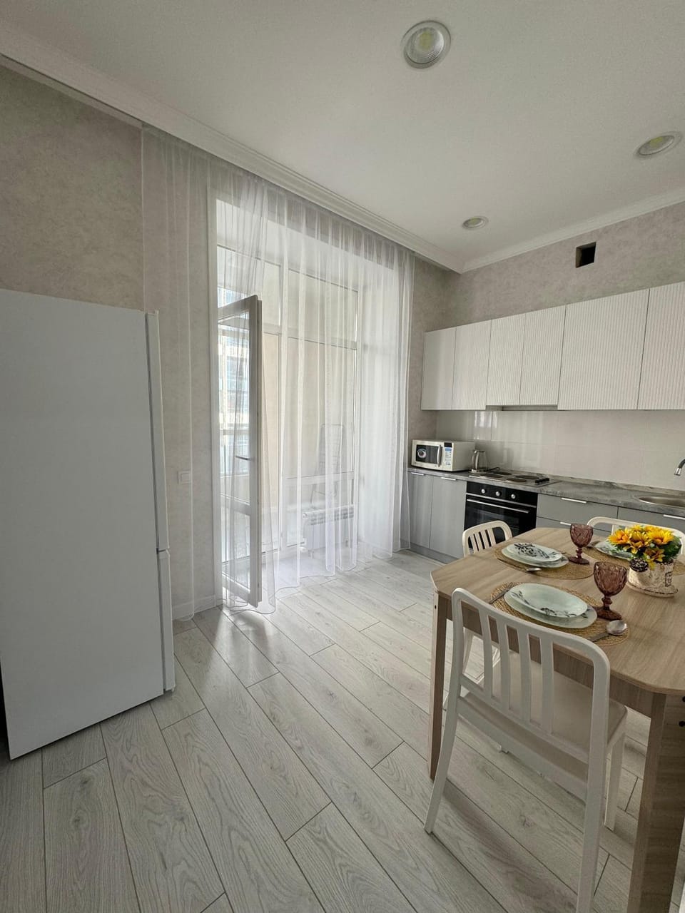 Balcony/Terrace, Dining area, microwave, oven, stove, kitchen