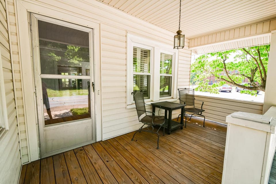 Toccoa River House- Toccoa River Front-2br/2ba-wifi-walk to town-Free Activities House in McCaysville