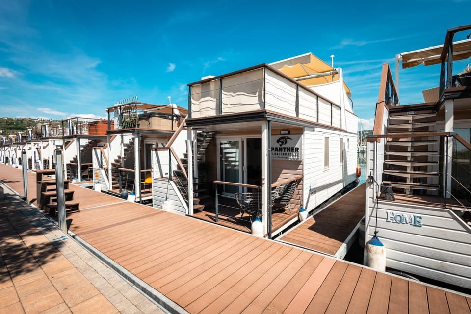 Property building, Balcony/Terrace
