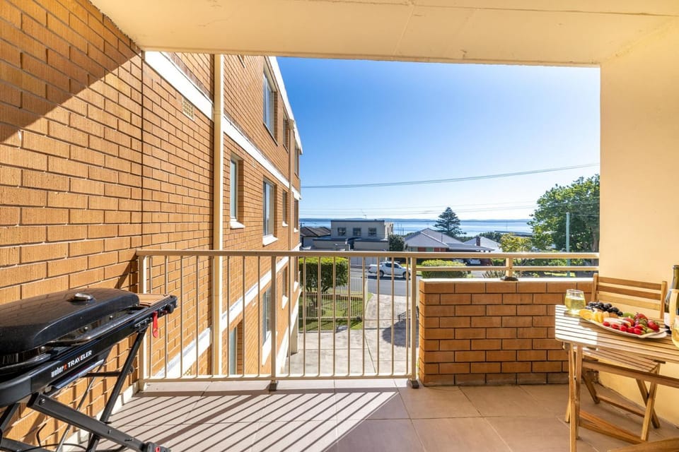 Yarramundi, 7-47 Magnus St - spectacular views in the heart of Nelson Bay Apartment in Nelson Bay