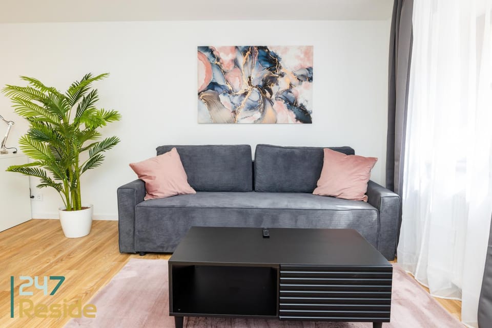 TV and multimedia, Living room, Photo of the whole room, Seating area, Evening entertainment, Evening entertainment, Entertainment, Entertainment, Family, Family, Quiet street view, internet, internet