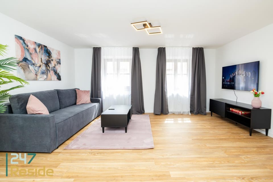 TV and multimedia, Living room, Photo of the whole room, Seating area, Evening entertainment, Evening entertainment, Entertainment, Entertainment, Family, Family, Quiet street view, internet, internet