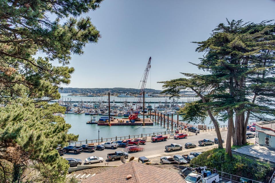 Bay Front Views! Shopping, Restaurants! Museums! Unit 4 House in Newport
