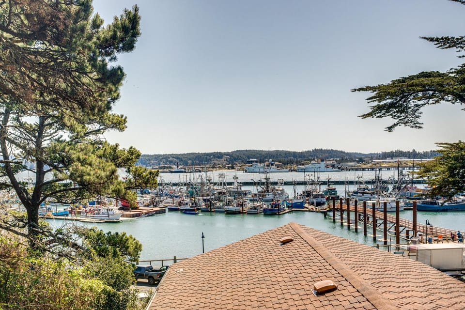 Yaquina Bay Views! Restaurants, Shops, Walk to Everything! Unit 2 House in Newport