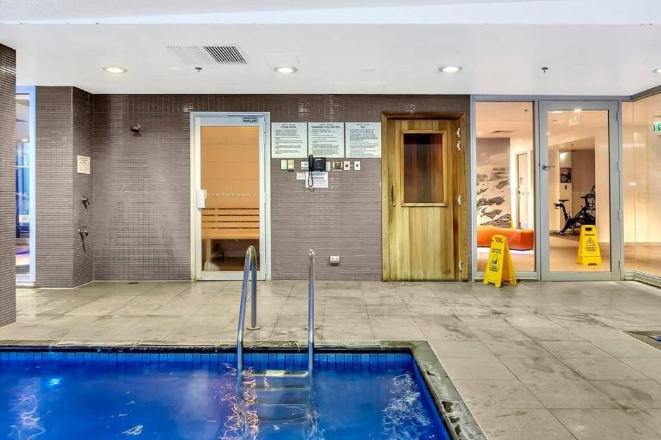 'The Hindmarsh' Hotel-style Pad with Hills Panorama Apartment in Adelaide