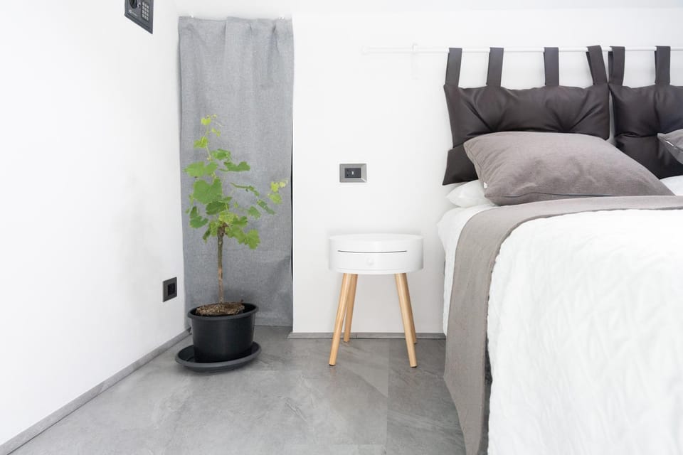 VOLCANO'S SUITE - UVA - The First Sustainable Eco - Chic Suite in Sicily - Room Apartment in Catania