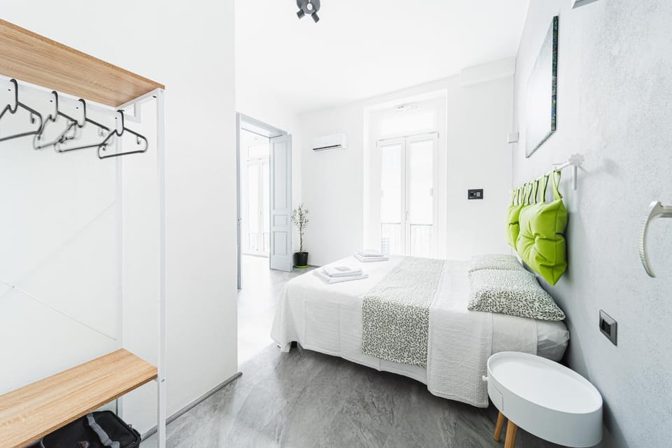 Bed, Living room, Photo of the whole room, Bedroom