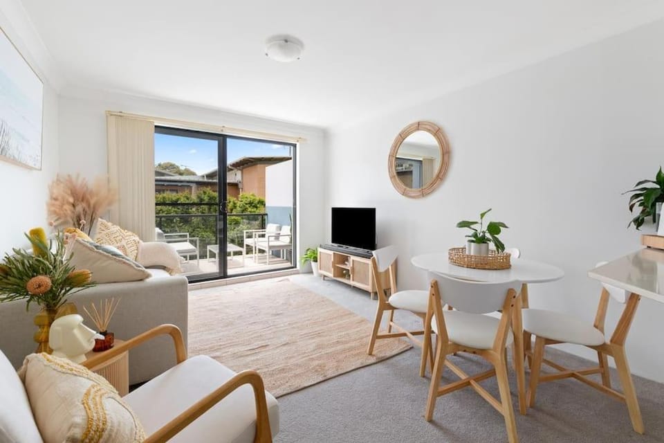 Chic Brookvale Unit-Big Balcony! Apartment in Sydney