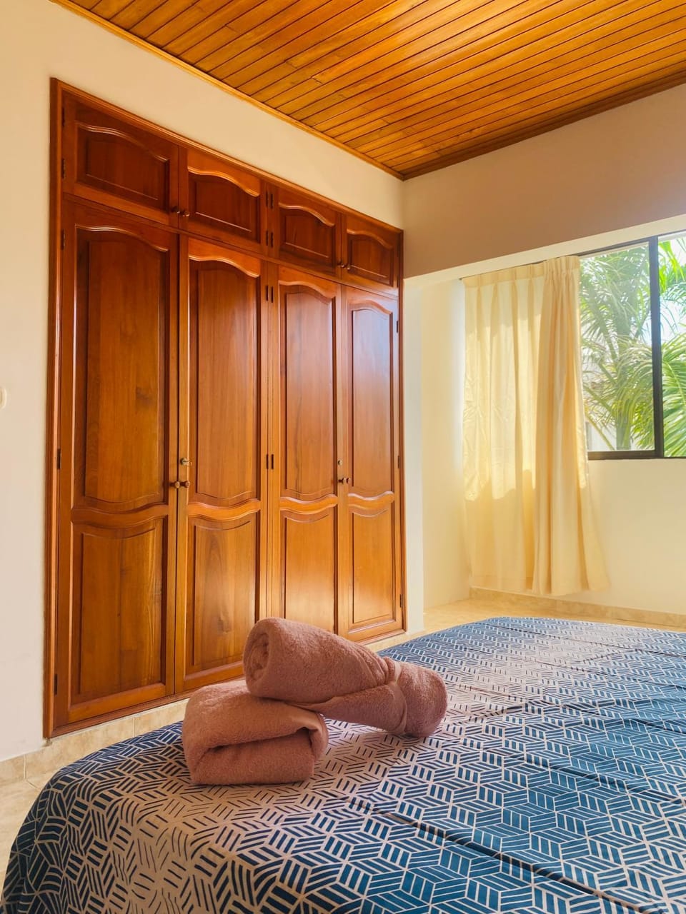 Photo of the whole room, Bedroom, towels, wardrobe