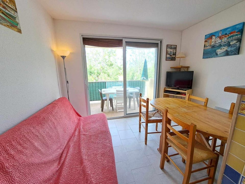 Appartement 2 pièces accès direct plage avec parking privé - FR-1-326-823 Apartment in Marseillan