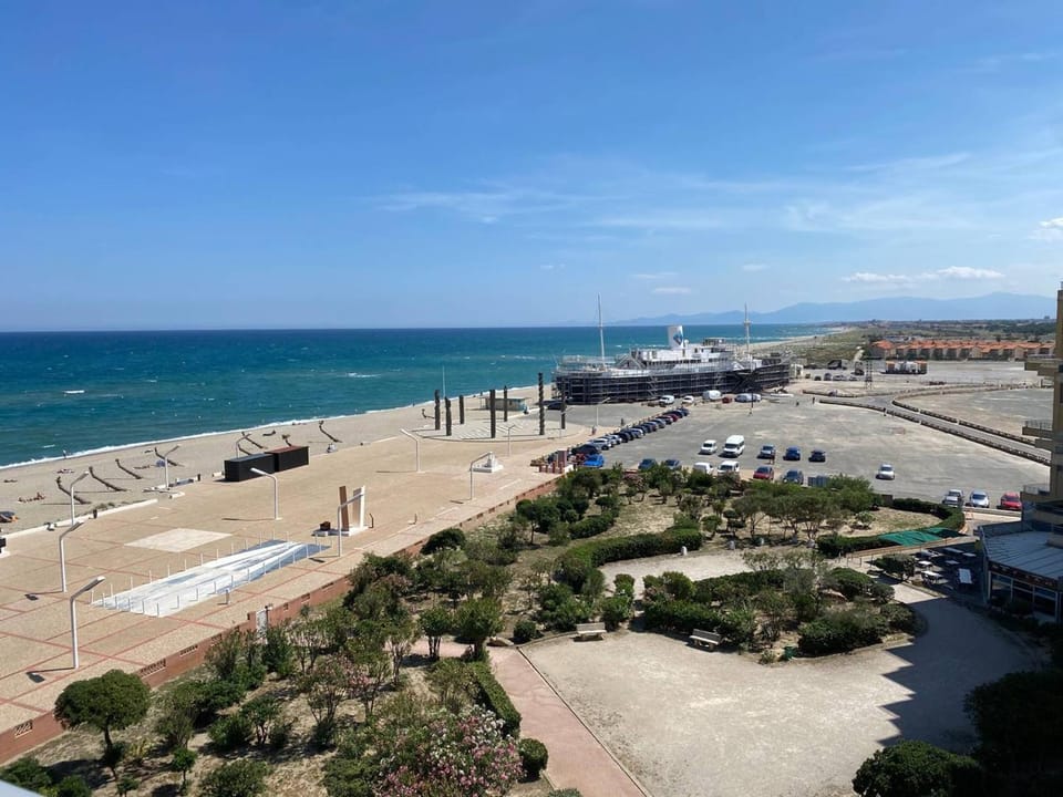 Grand Studio 2 Pers, Vue Mer, Parking Privé - FR-1-81-616 Apartment in Le Barcarès