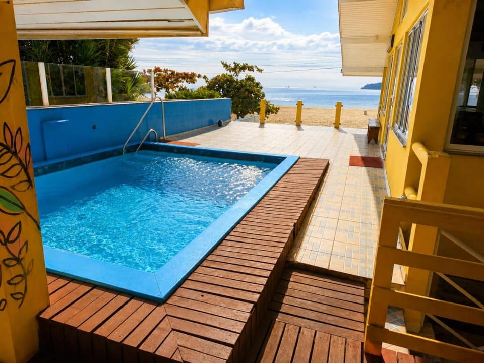 Mansão Ouro Verde Beira Mar Bed and Breakfast in Penha