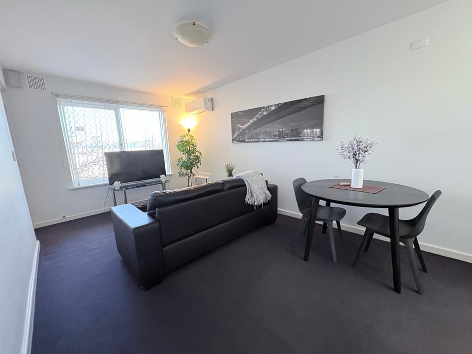 TV and multimedia, Living room, Dining area