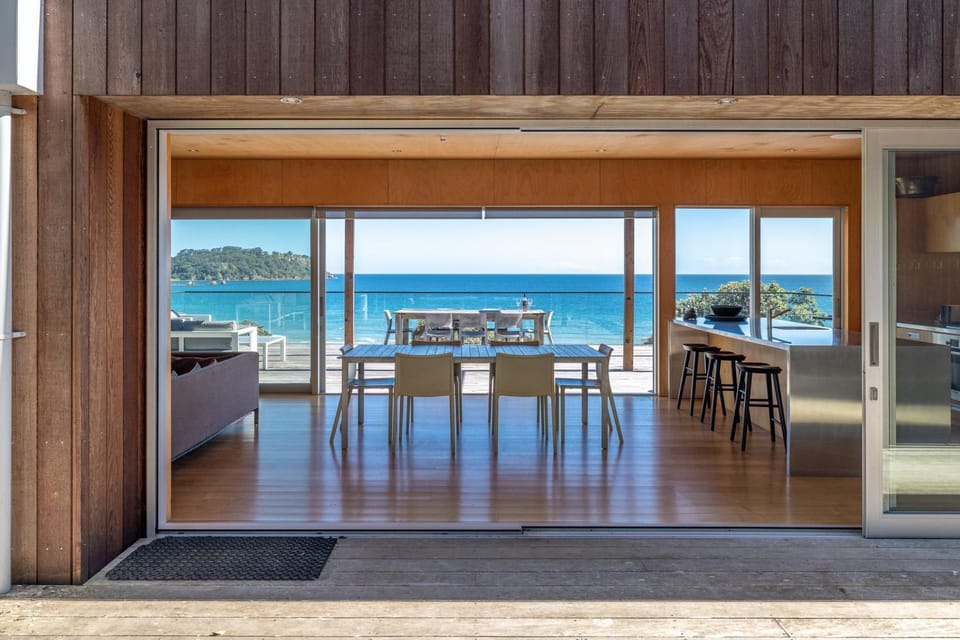Seating area, Dining area, Sea view
