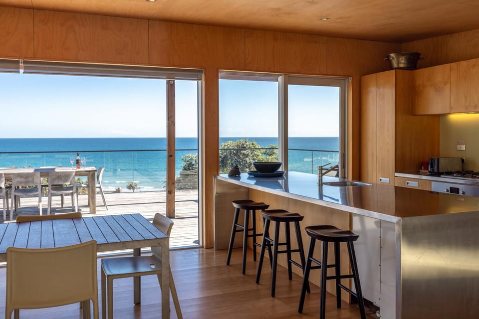 Kitchen or kitchenette, Dining area, Sea view