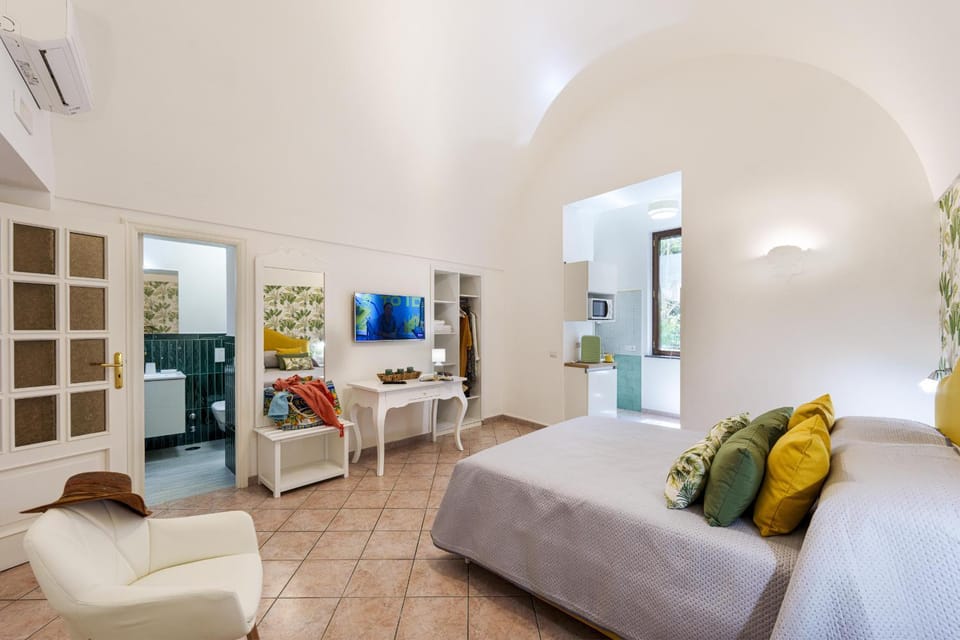 Valley mills window Sorrento Apartment in Priora