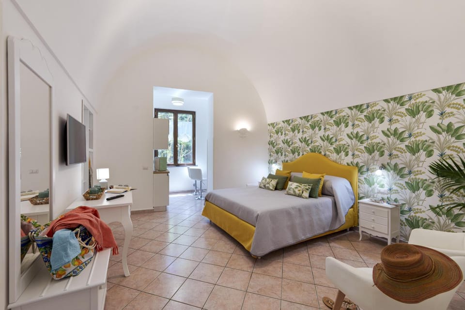 Valley mills window Sorrento Apartment in Priora