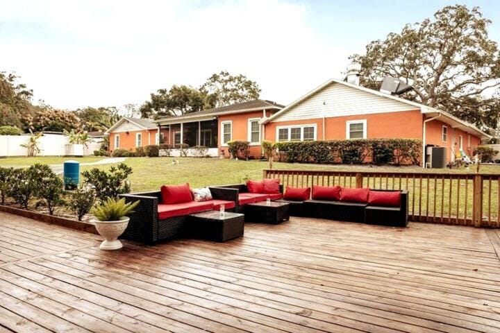 Banana Leaf Villa-Vintage Vibes- King Suite House in Orlando