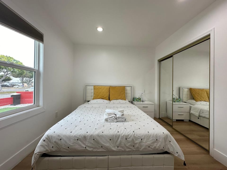 Elegant Living Private Room in Modern Home 9 Vacation rental in Compton