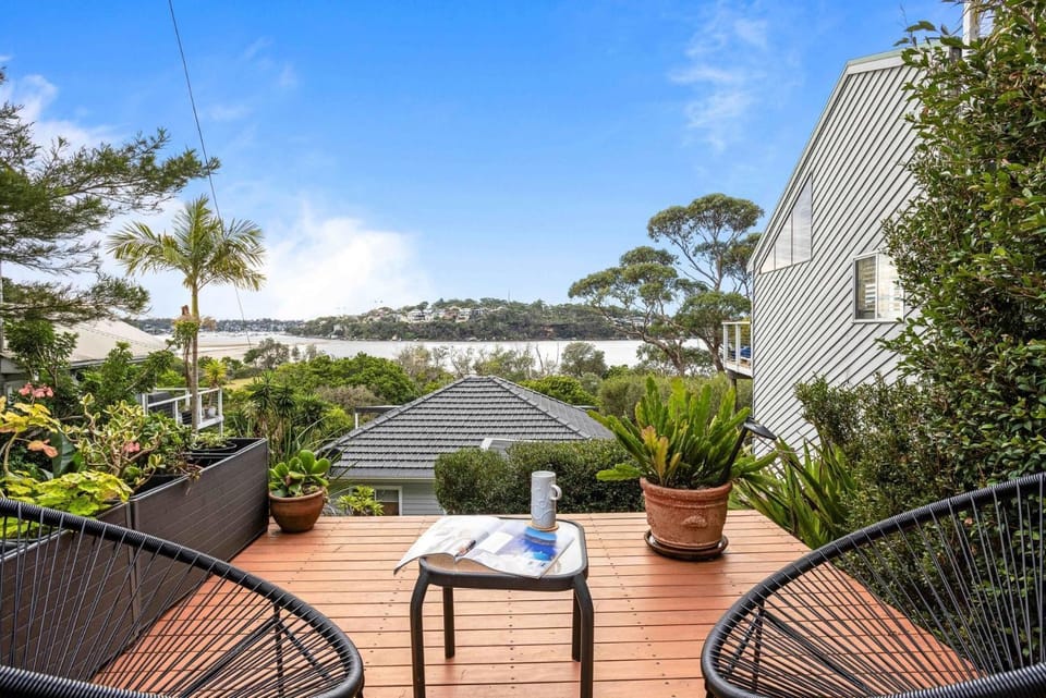 Sensational Ocean Views In Maianbar House in Sydney