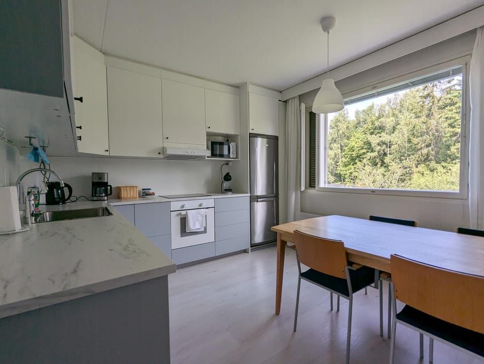 Coffee/tea facilities, Kitchen or kitchenette, Dining area, dishwasher, oven, stove, toaster