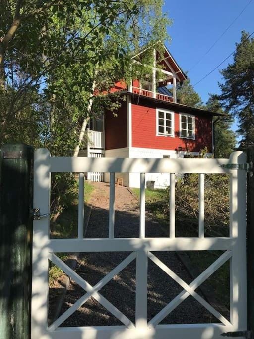 Vaxholm Skarpö archipelago island living with car access House in Stockholm County