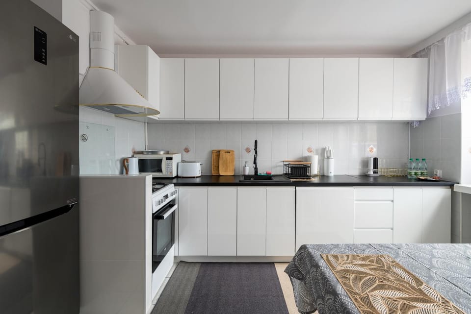 Coffee/tea facilities, Kitchen or kitchenette, dishwasher, oven, stove, toaster