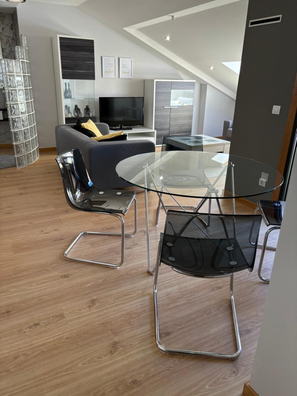 Seating area, Dining area