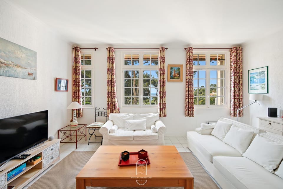 Living room, air conditioner