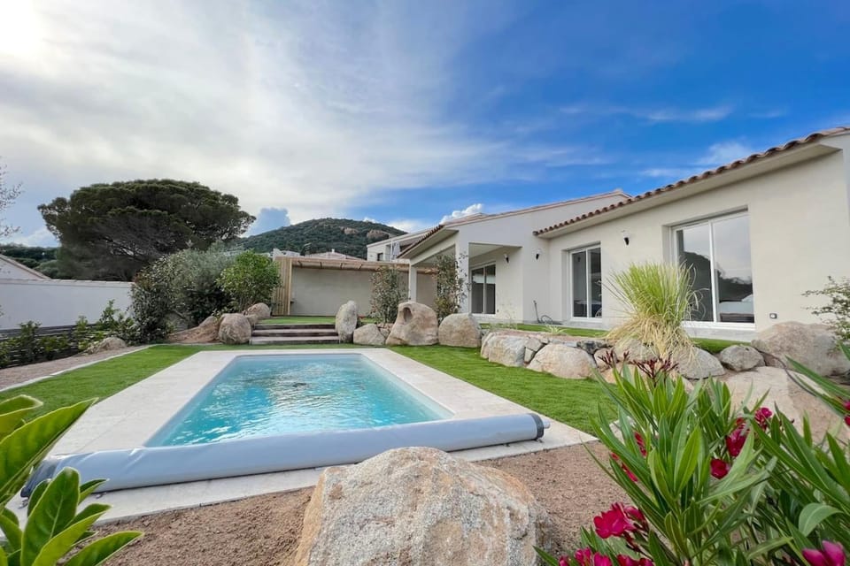 CASA VIGNA - villa T4 piscine privée Villa in Zonza