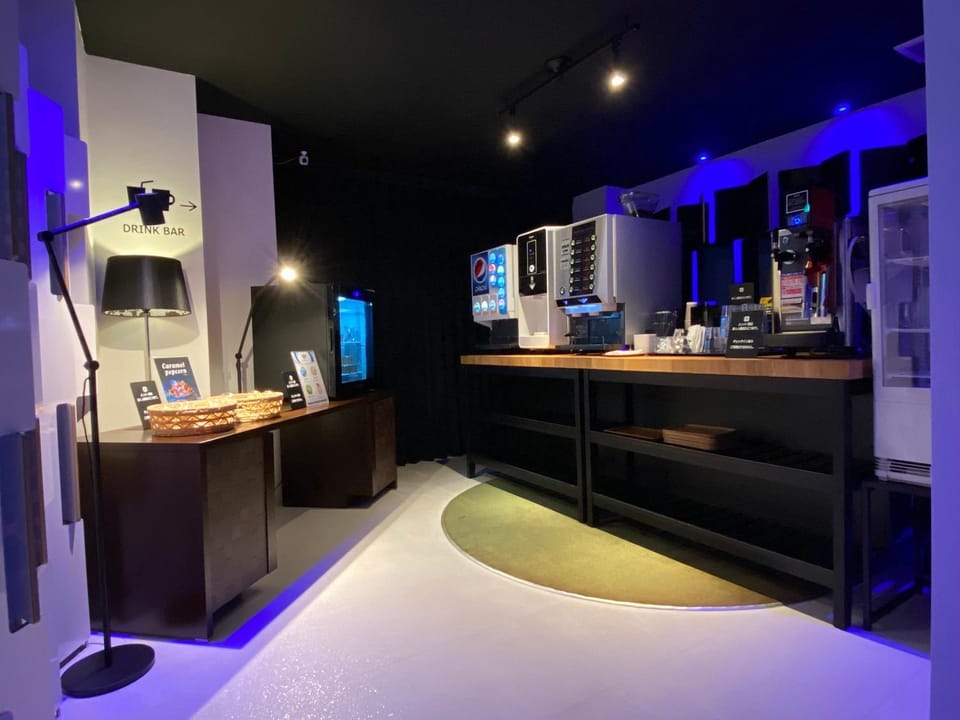 Food and drinks, Drinks, minibar