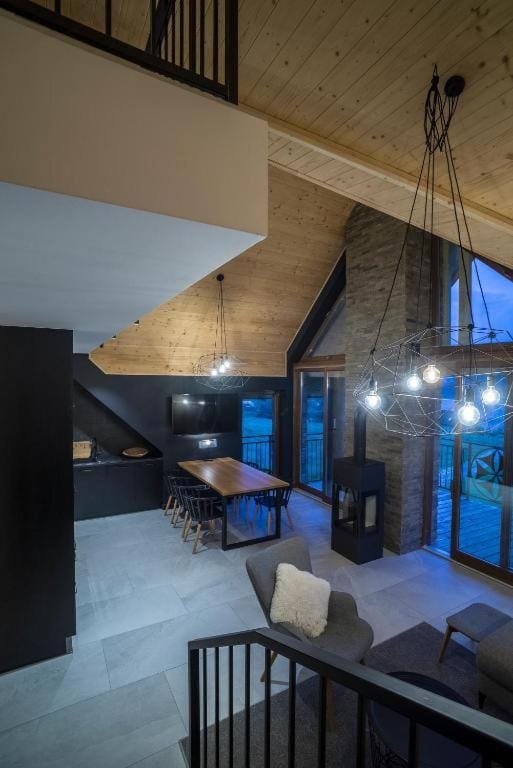 Living room, Seating area, Dining area, fireplace
