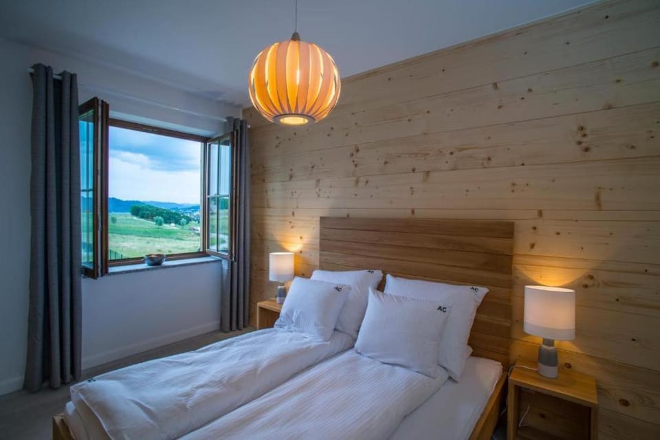 Bed, View (from property/room), Photo of the whole room, Bedroom