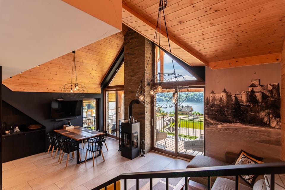 TV and multimedia, View (from property/room), Living room, Decorative detail, Seating area, Dining area, Lake view, fireplace