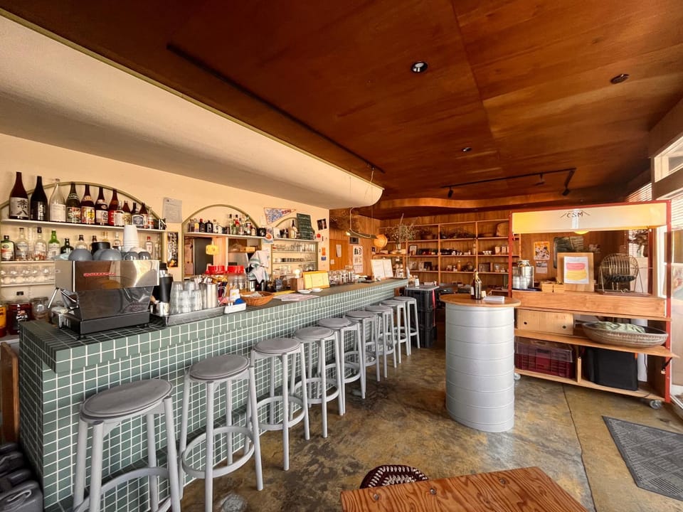 Restaurant/places to eat, Lounge or bar, Food and drinks