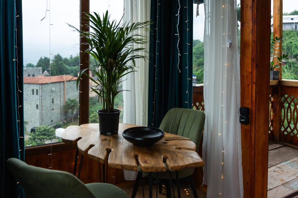 View (from property/room), Dining area, City view, Garden view, Landmark view, Mountain view