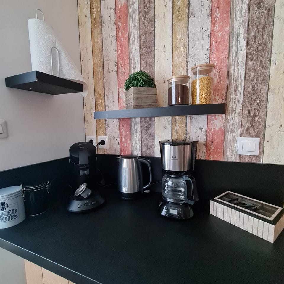 Coffee/tea facilities, toaster