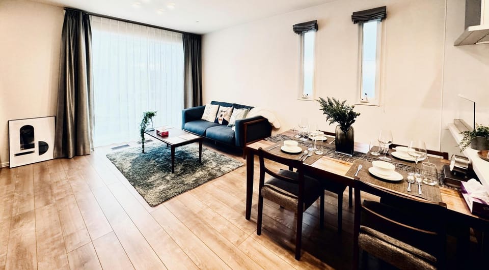 Living room, Seating area, Dining area