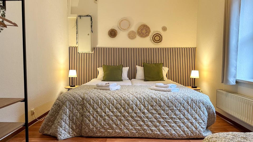 Bed, Photo of the whole room, Bedroom, towels