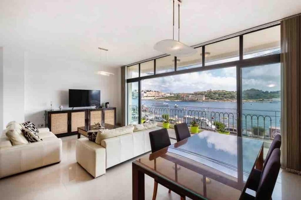 Luxury Seafront Retreat Overlooking Manoel Island Apartment in Sliema