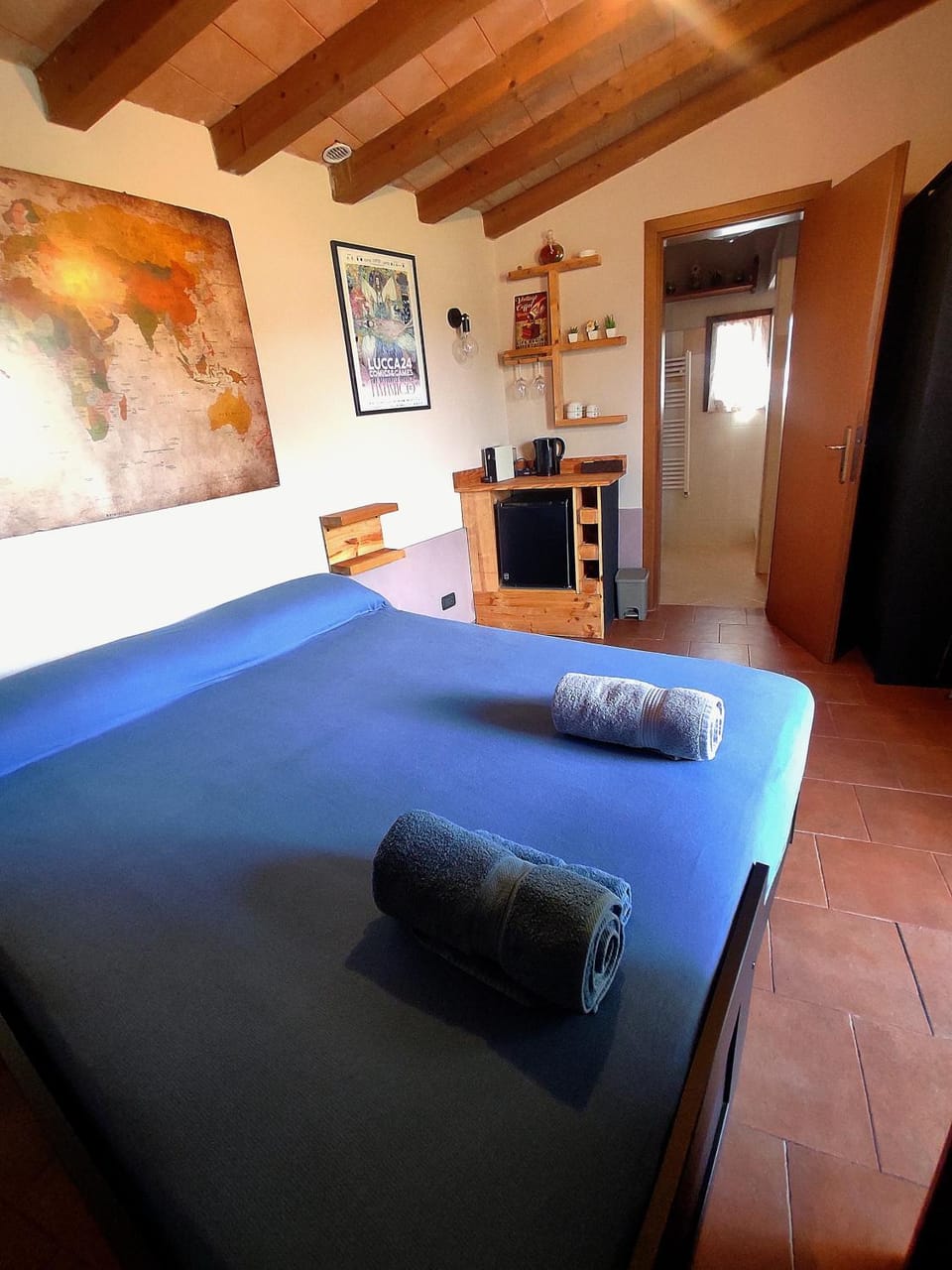 Bed, Photo of the whole room, Bedroom, towels