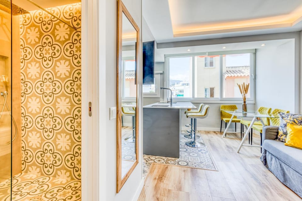 Kitchen or kitchenette, Living room, Dining area