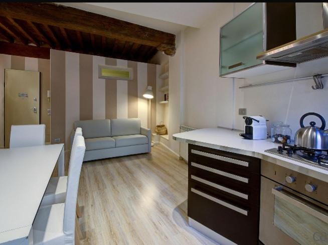 Golden Lily Lucca- Centro Storico Apartment in Capannori
