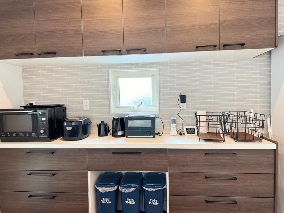 Coffee/tea facilities, minibar, toaster