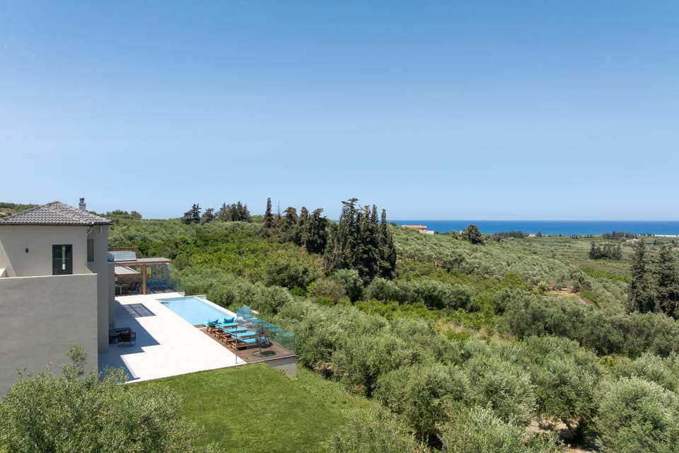 Property building, Day, Natural landscape, Pool view