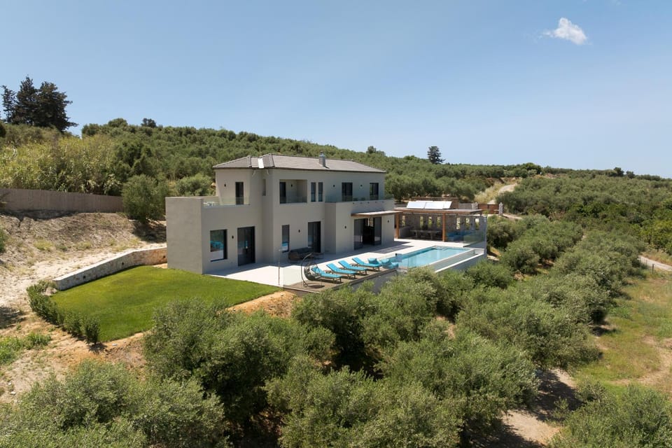 Day, Natural landscape, Swimming pool, sunbed